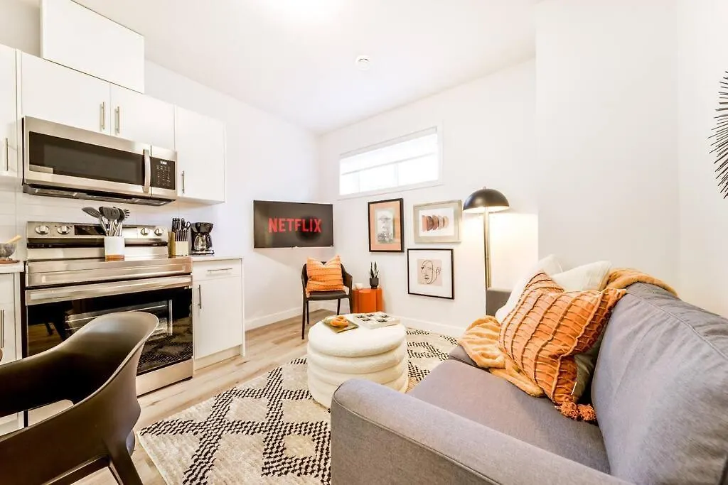 度假居 Nordic Retreat, 4Br, Min To Wem & Dt, Aircon & Fireplace, Sleeps 10! 埃德蒙顿