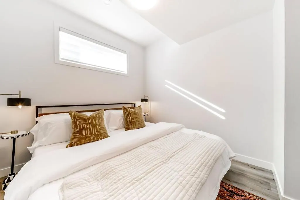 Nordic Retreat, 4Br, Min To Wem & Dt, Aircon & Fireplace, Sleeps 10! 埃德蒙顿 0*,  加拿大