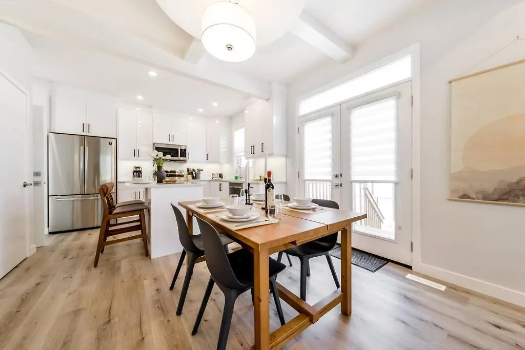 Nordic Retreat, 4Br, Min To Wem & Dt, Aircon & Fireplace, Sleeps 10! 埃德蒙顿
