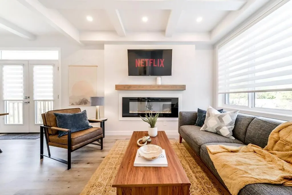 Nordic Retreat, 4Br, Min To Wem & Dt, Aircon & Fireplace, Sleeps 10! 埃德蒙顿 加拿大