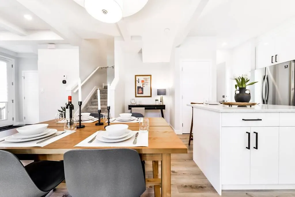 Nordic Retreat, 4Br, Min To Wem & Dt, Aircon & Fireplace, Sleeps 10! Edmonton Canada