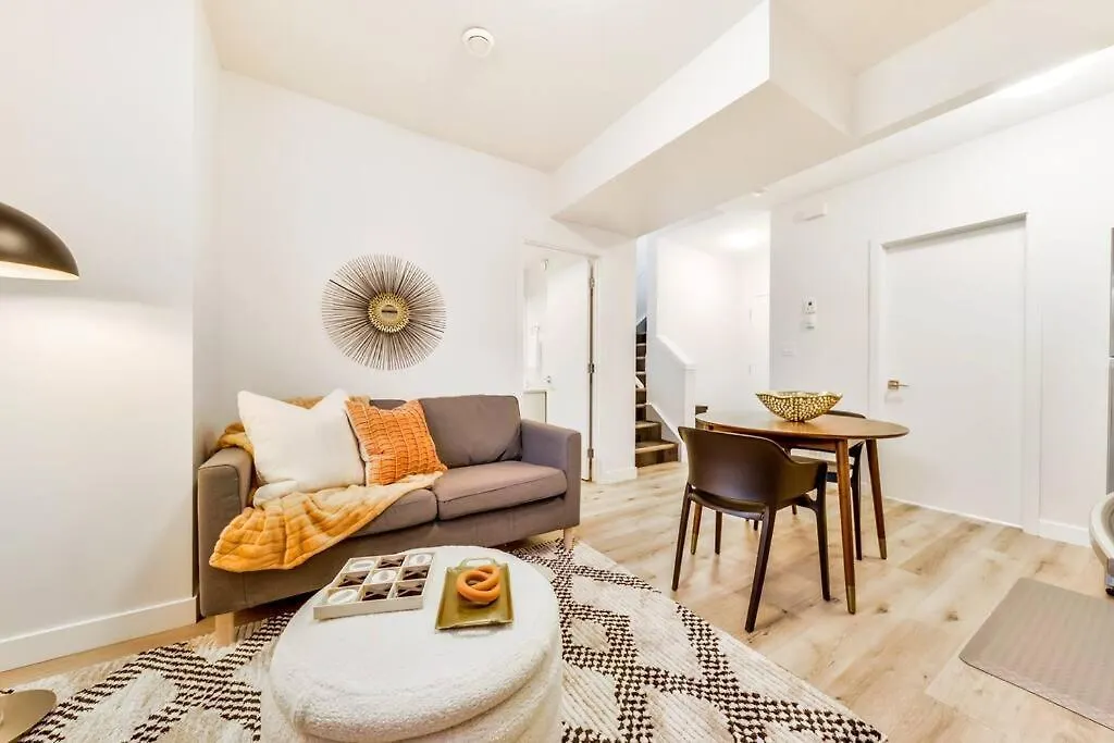 Nordic Retreat, 4Br, Min To Wem & Dt, Aircon & Fireplace, Sleeps 10! Edmonton 0*,  Canada