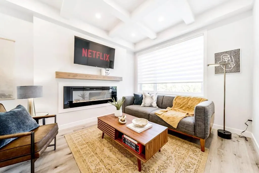 Nordic Retreat, 4Br, Min To Wem & Dt, Aircon & Fireplace, Sleeps 10! Edmonton Canada