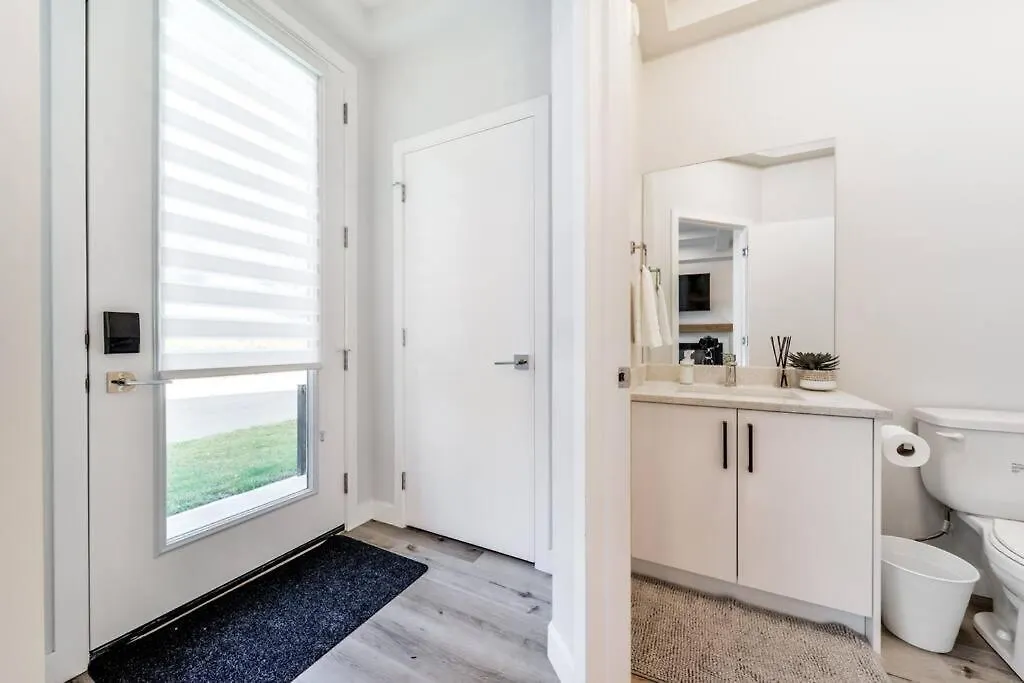 Nordic Retreat, 4Br, Min To Wem & Dt, Aircon & Fireplace, Sleeps 10! Edmonton Holiday home