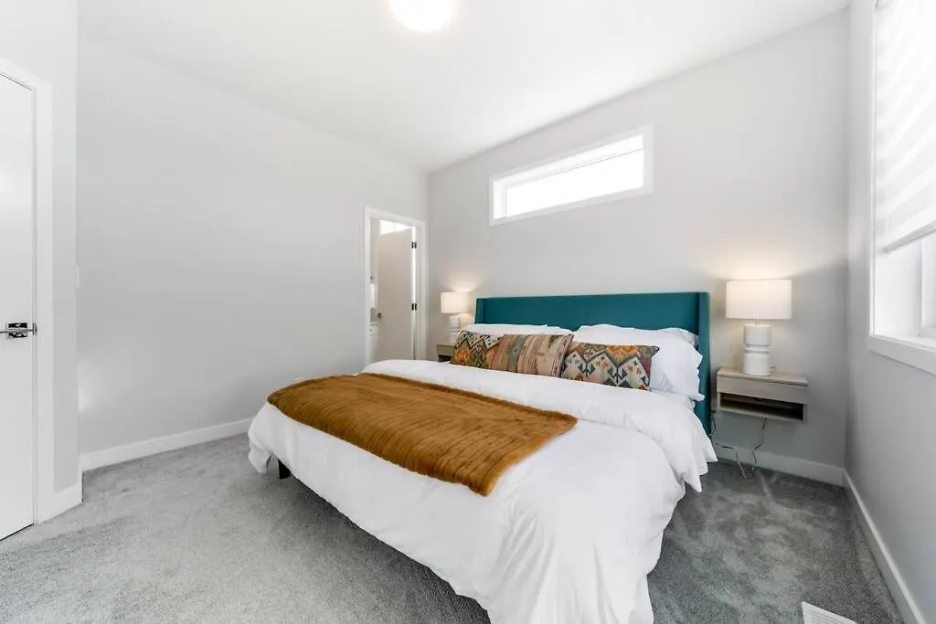Holiday home Nordic Retreat, 4Br, Min To Wem & Dt, Aircon & Fireplace, Sleeps 10! Edmonton Canada