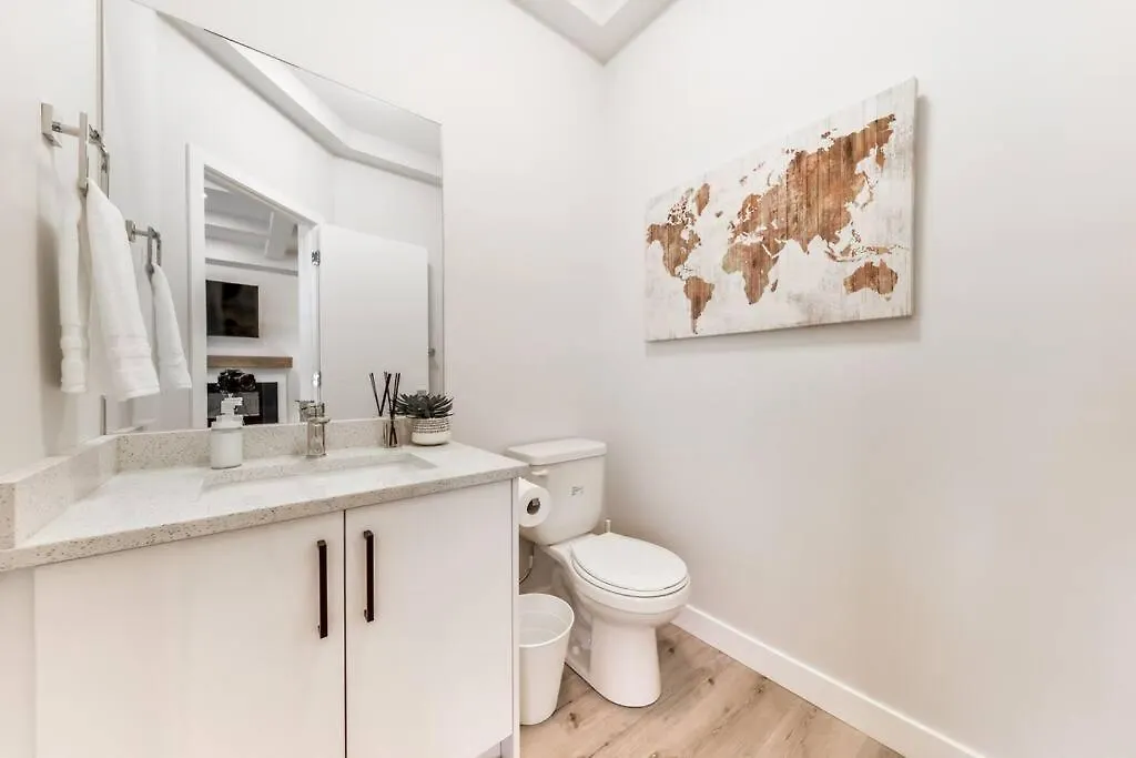 Nordic Retreat, 4Br, Min To Wem & Dt, Aircon & Fireplace, Sleeps 10! Edmonton Canada